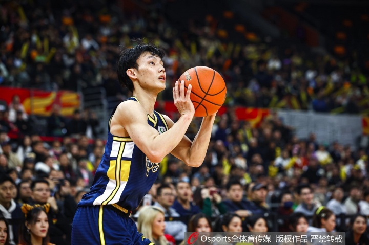 拿不到球权！徐杰首发18分钟2中2仅拿到6分1助攻