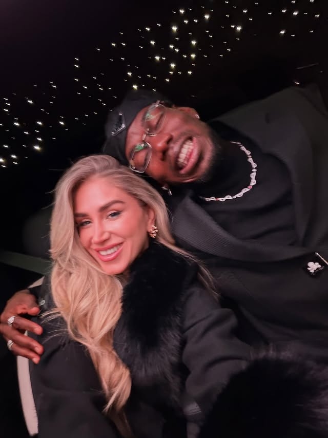 【你怎么看？】获最佳复出奖！32岁博格巴一身白衣出席颁奖，妻子着黑裙大秀长腿(图3)