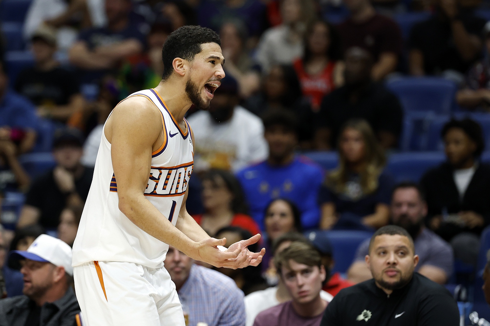 【体育世界】布克：不想球队陷入单打模式要保持团队作战 选择最合理出手机会(图1)