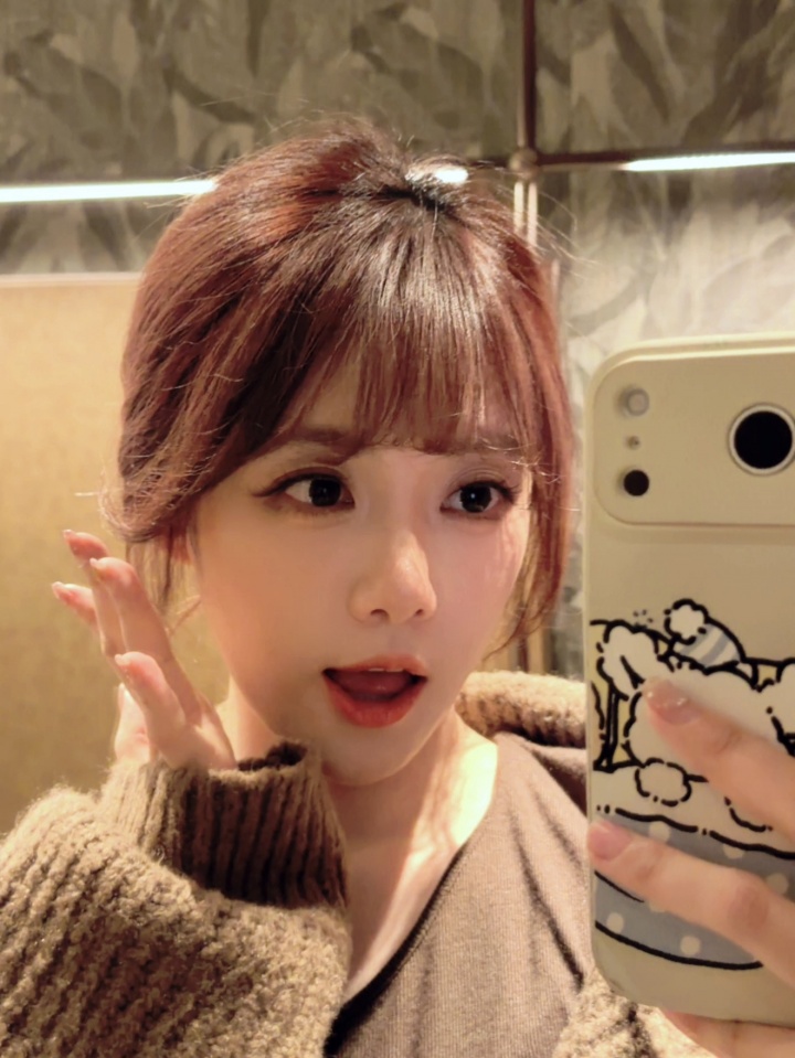 LPL女主持小钰晒照:你怎么知道我要去看杰哥跨年演唱会?