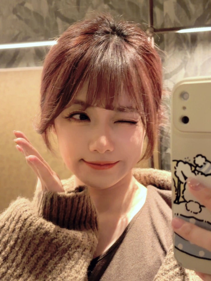 LPL女主持小钰晒照：你怎么知道我要去看杰哥跨年演唱会？