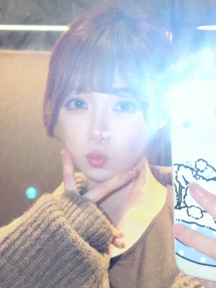 LPL女主持小钰晒照：你怎么知道我要去看杰哥跨年演唱会？