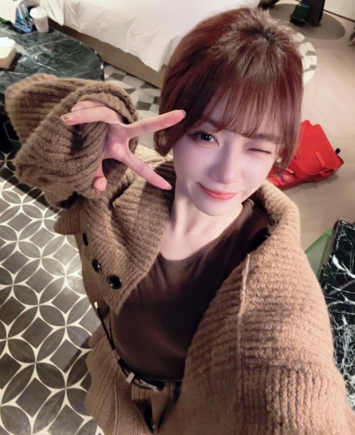 LPL女主持小钰晒照：你怎么知道我要去看杰哥跨年演唱会？