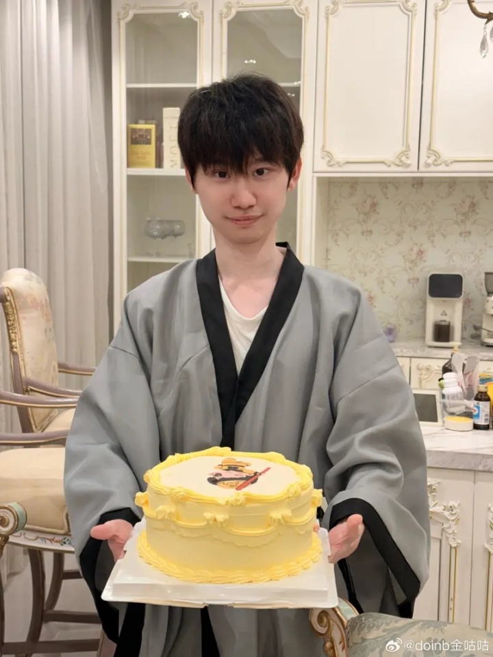 迎接29岁的生活,Doinb在生日之际更新动态:过生日啦~
