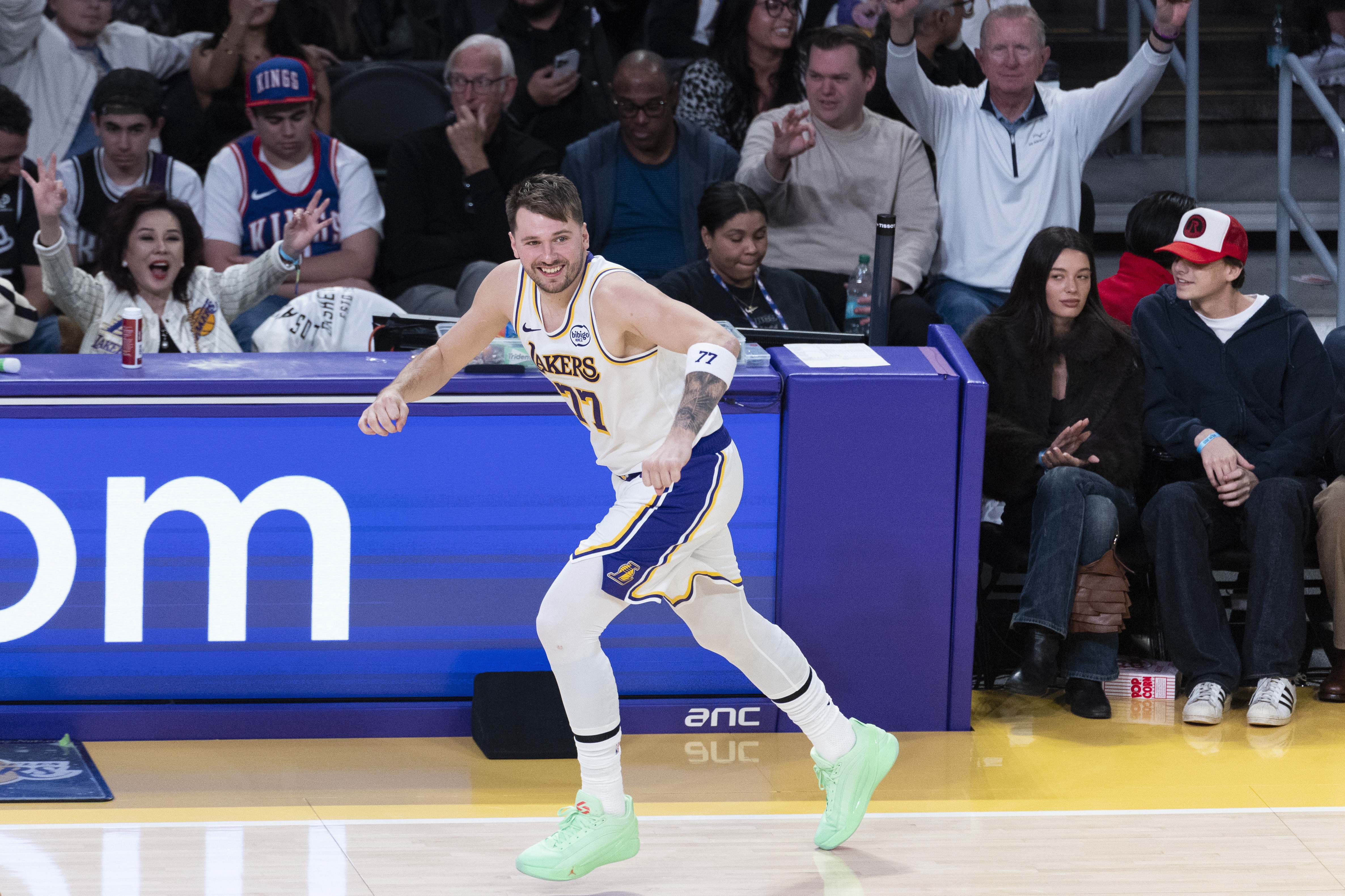 [体育头条]东契奇进入联盟至今113次砍下至少35+5+5 同期联盟断档第一！(图1)