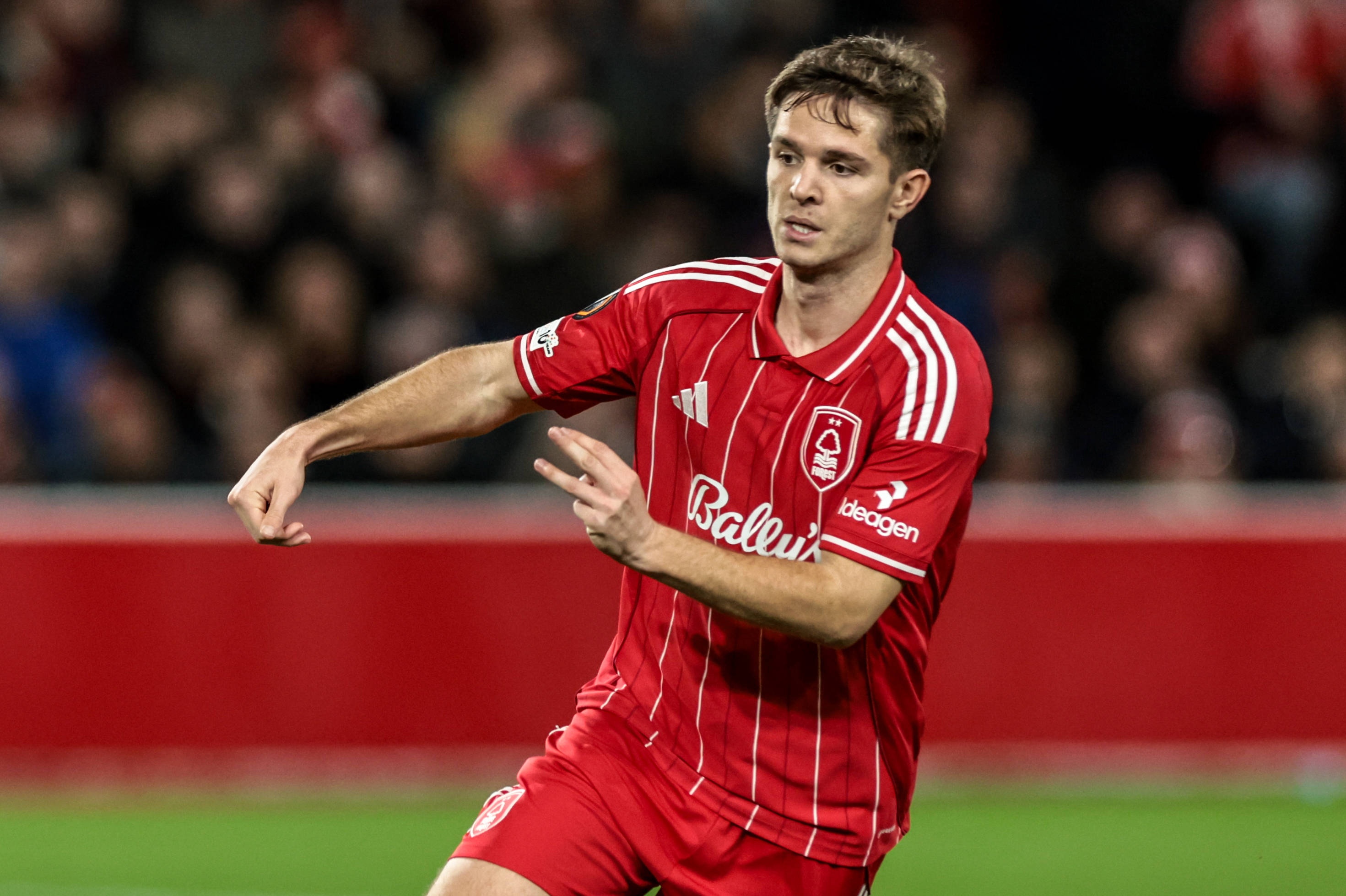 【体育资讯】夏天刚来冬窗就走？天空：麦卡蒂可能离开森林，多队有意租借(图1)