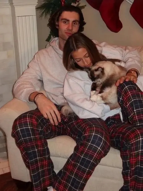 [有趣体育]曾陷约会未成年丑闻！吉迪公开新恋情 是一名同龄女模特(图2)