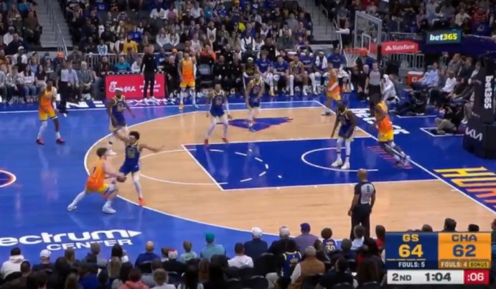 【球迷报道】反向库明加！桑托斯1回合防3个人并送大帽 回头拼前场板+三分球(图4)