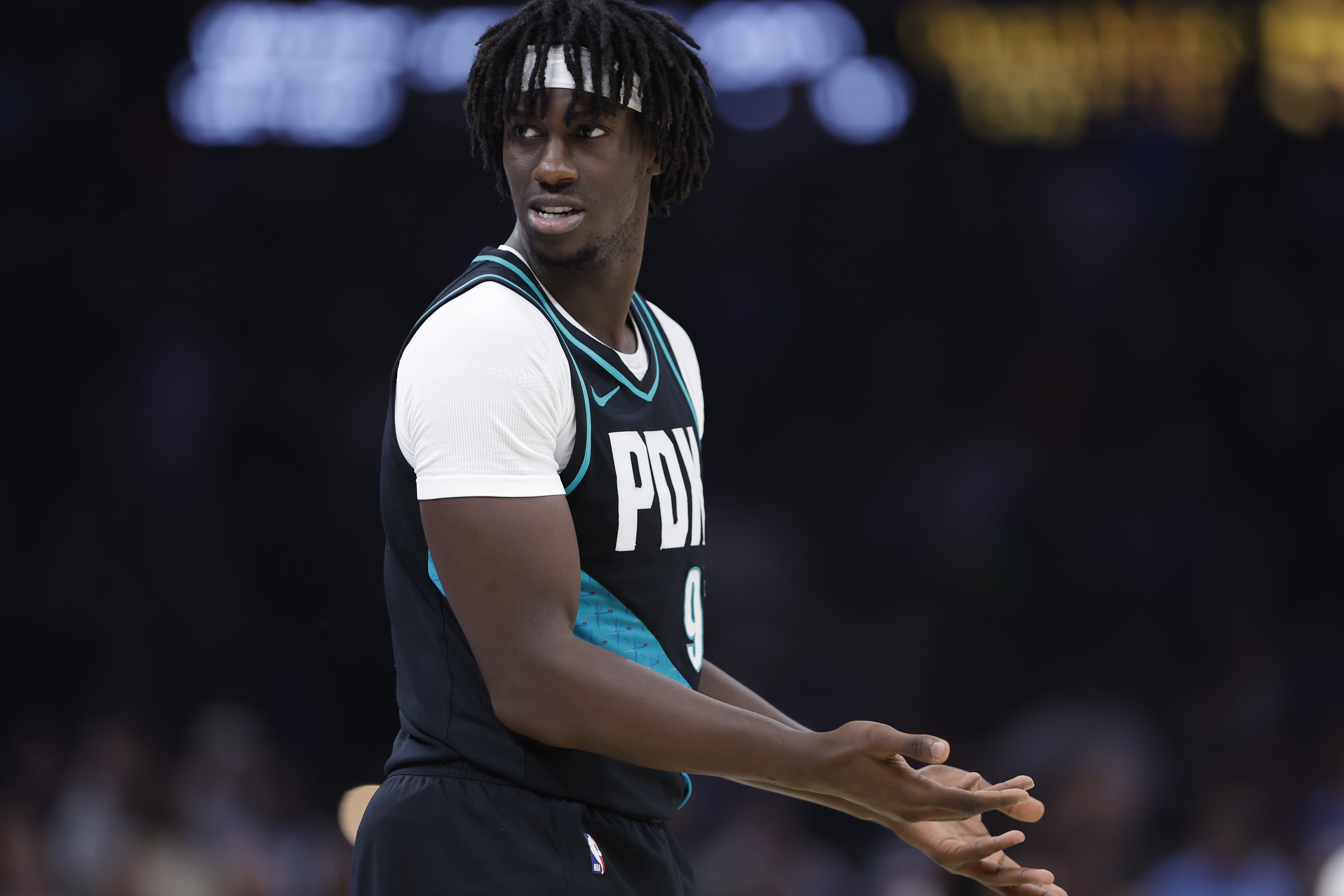 [NBA]拓媒发问：两位双向球员乐福和西索科都表现不错 谁能最终转正？(图2)