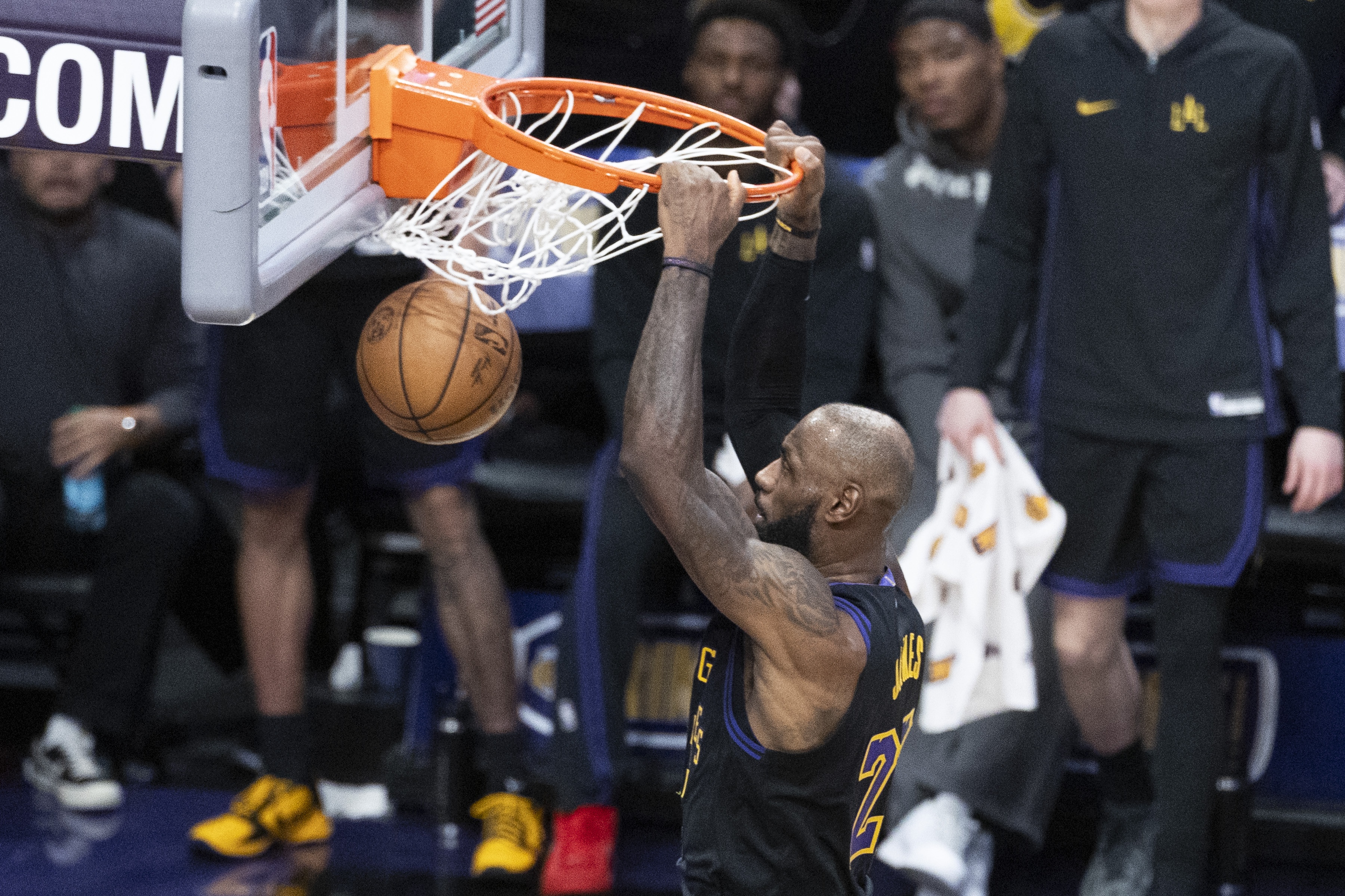 【有趣体育】詹姆斯：东契奇很好地做到了站上罚球线 我就是努力添砖加瓦(图1)