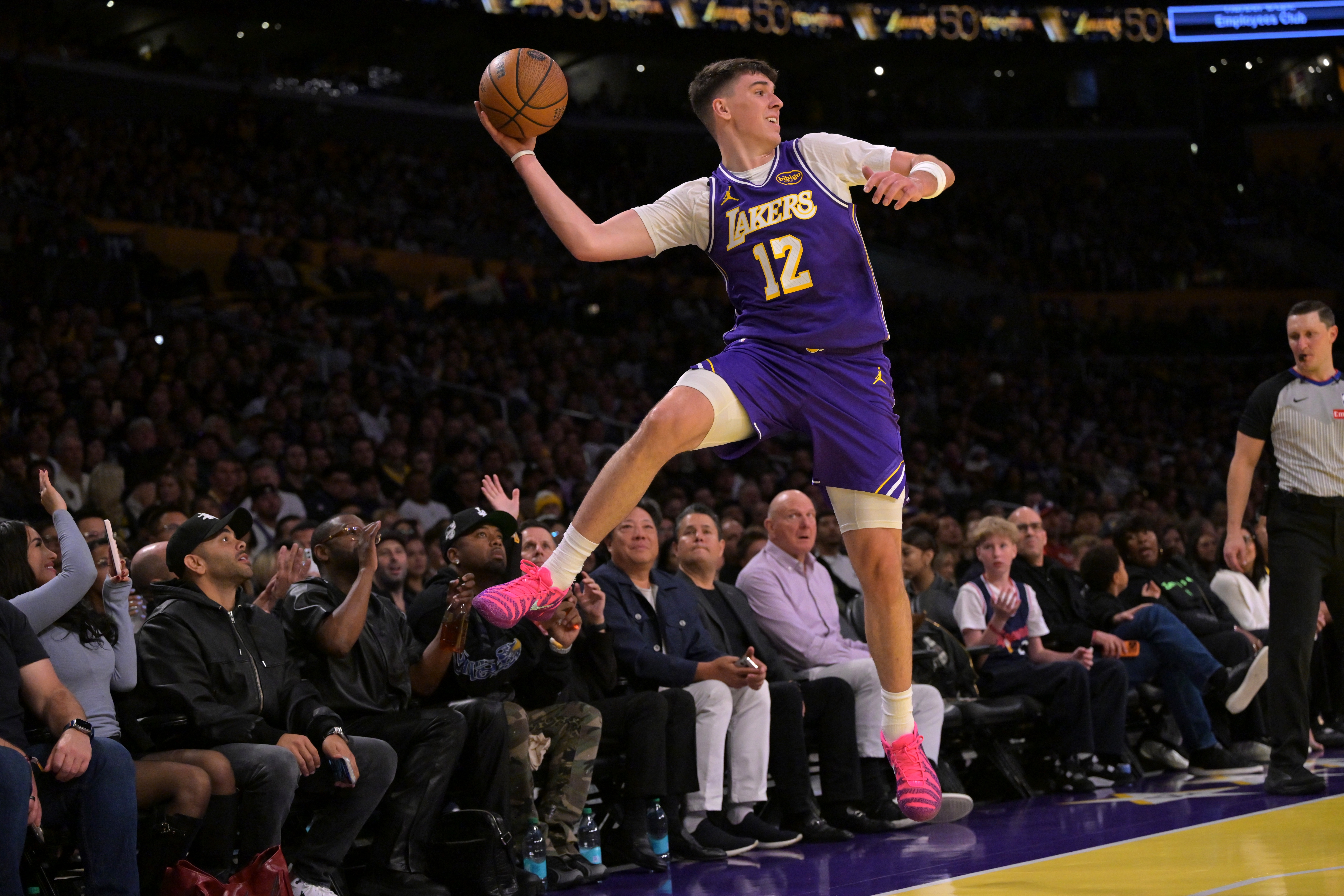 [有道理嘛?]湖人后天再战灰熊 拉拉维亚：要保持专注 背靠背想赢两场不容易(图1)