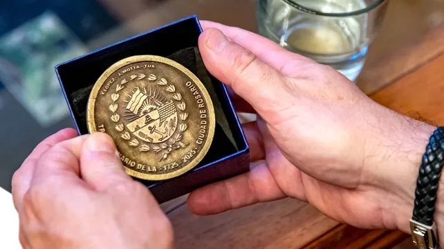 [体育资讯]杰出市民！梅西获罗萨里奥建城300周年纪念奖章 仅10枚专供大人物(图2)