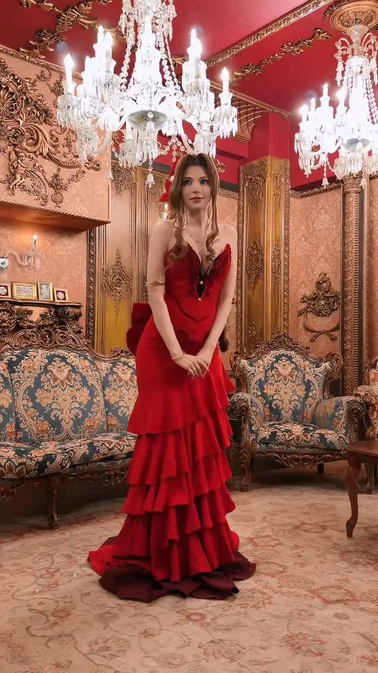 【万博电竞】艾什莉体模更新爱丽丝cos幕后花絮：爱丽丝的假发真的太重了！