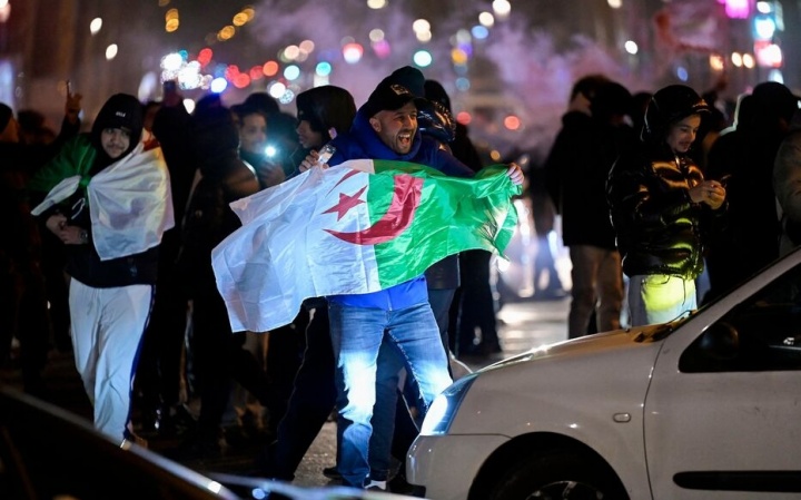 【法甲】法国国内庆祝阿尔及利亚晋级引发骚乱！巴黎人报：政府发出警告(图1)