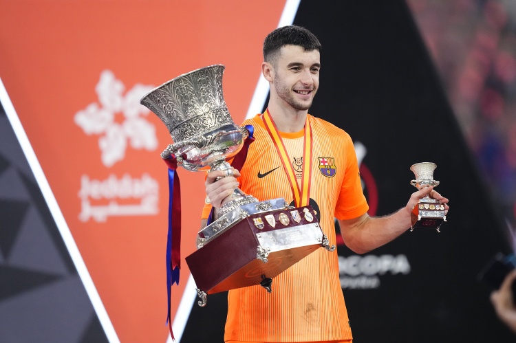 【体育资讯】巴萨2500万抄底！24岁加西亚18场8零封丢16球，西超决赛7扑救夺冠(图1)