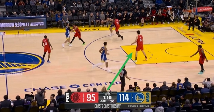 [推荐]万幸杨瀚森抢球时被撞到脑袋！接受检查后继续比赛！(图5)