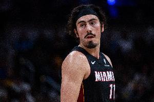 热火主场力克太阳，哈克斯成比赛突破点