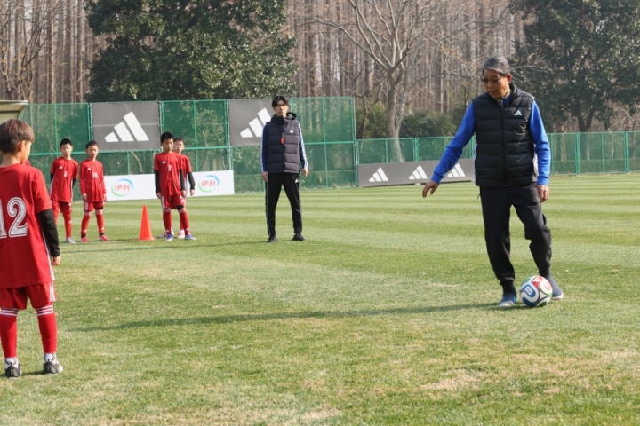 【有趣体育】跟随海港四夺中超冠军！36岁吕文君退役，转型挂帅海港1314队(图1)