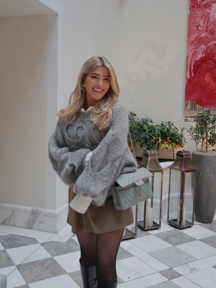 [体育资讯]英格兰太太团成员回家！加拉格尔模特女友晒照：生活真是疯狂！(图5)