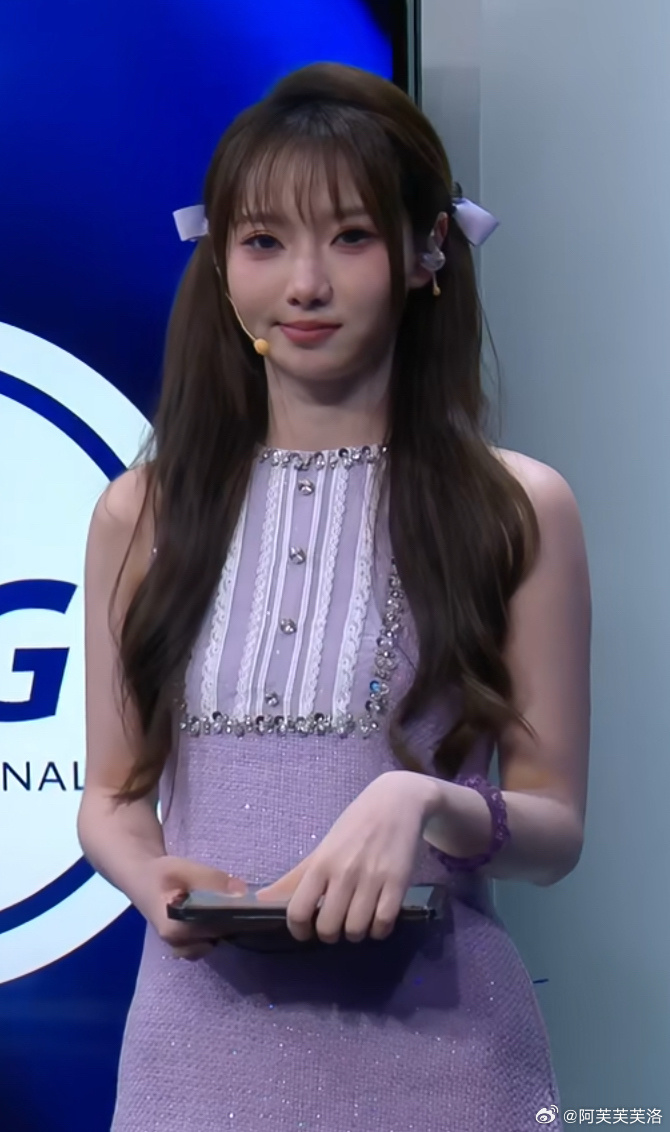 【蜗牛电竞】互动女主持人阿芙分享近期工作照：好久8️⃣见～新年lpl第一班！