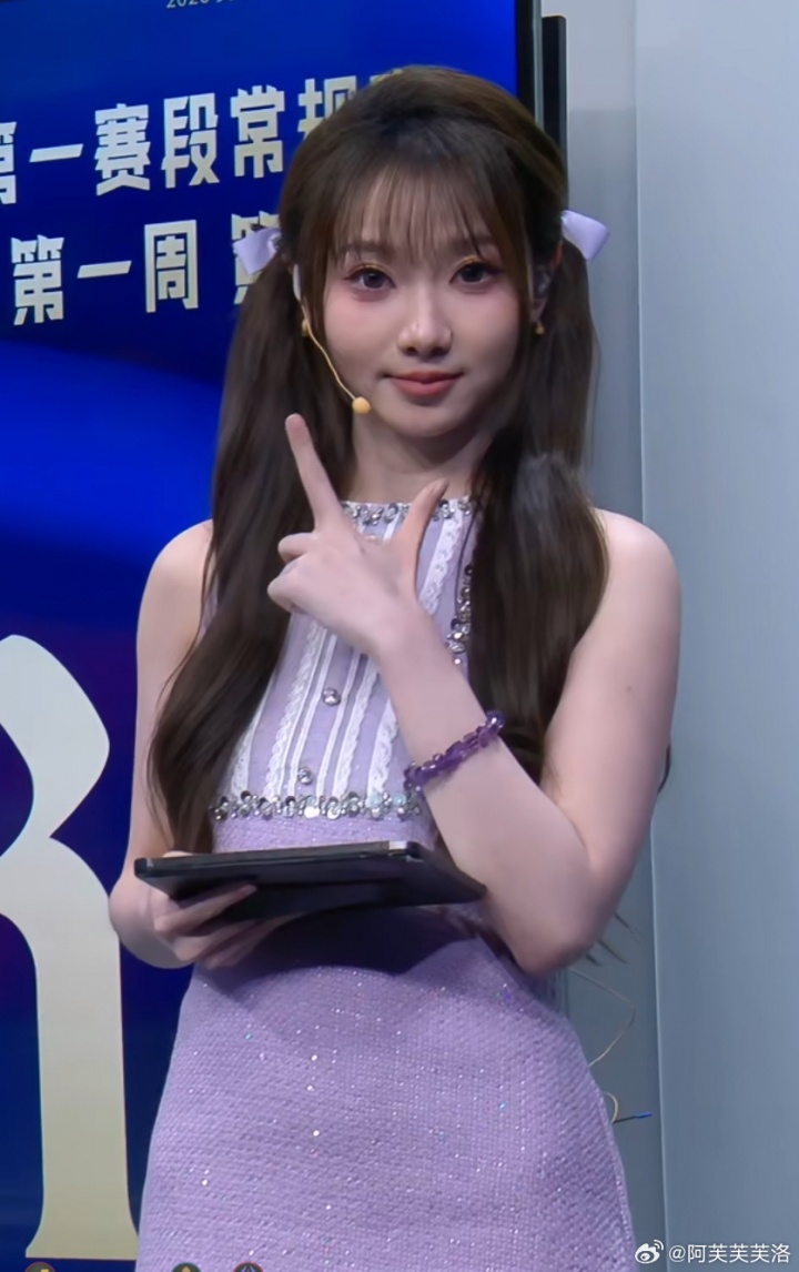 【蜗牛电竞】互动女主持人阿芙分享近期工作照：好久8️⃣见～新年lpl第一班！