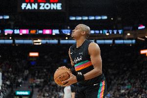 马刺球员凯尔登·约翰逊透露客机失压经历