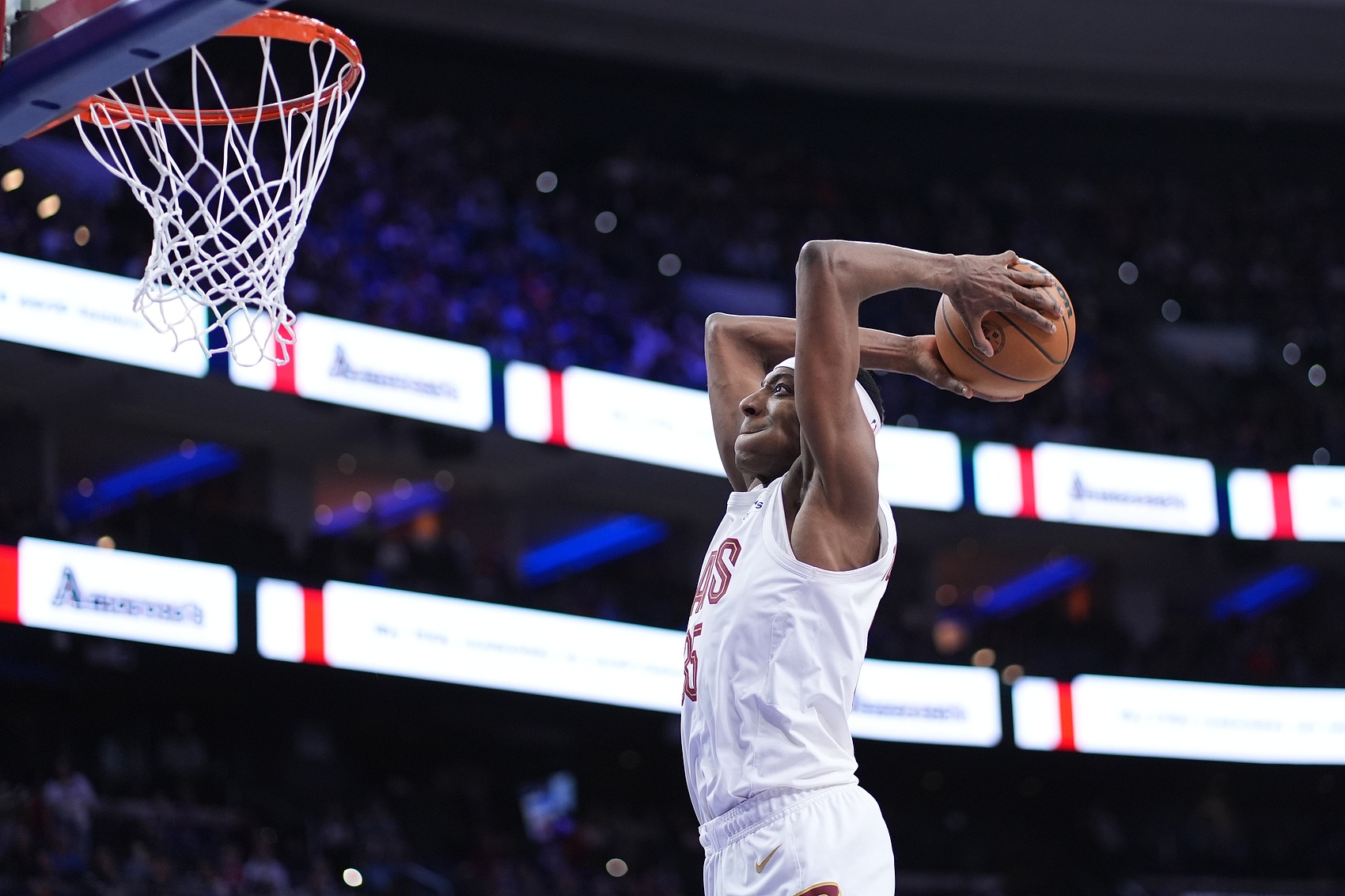 拼劲十足！骑士双向汤姆林半场8分钟 5中4高效拿到10分