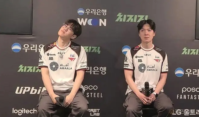 kkOma：赛季初希望选手能进行各种多样的尝试，积累大量数据