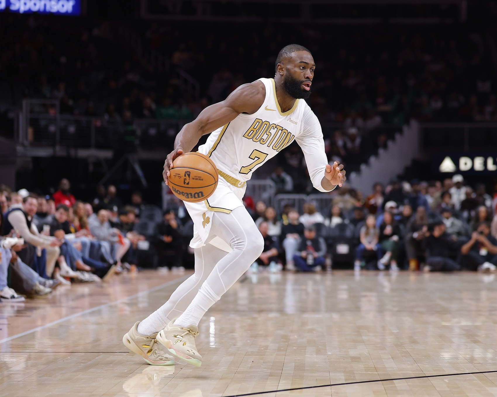 [有道理嘛?]错失绝杀！杰伦·布朗28投11中&关键2罚全铁 空砍32分11板2助1帽(图1)