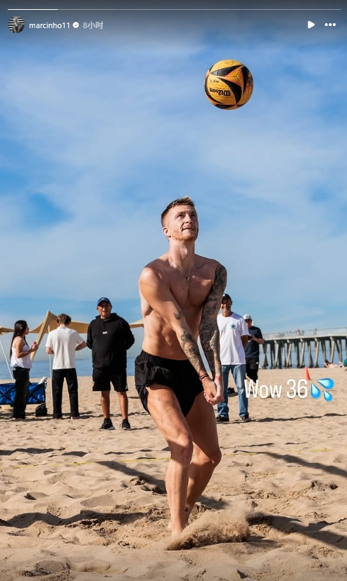 [体育资讯]还是那么帅！36岁罗伊斯晒照，在沙滩光膀子肌肉线条明显(图1)