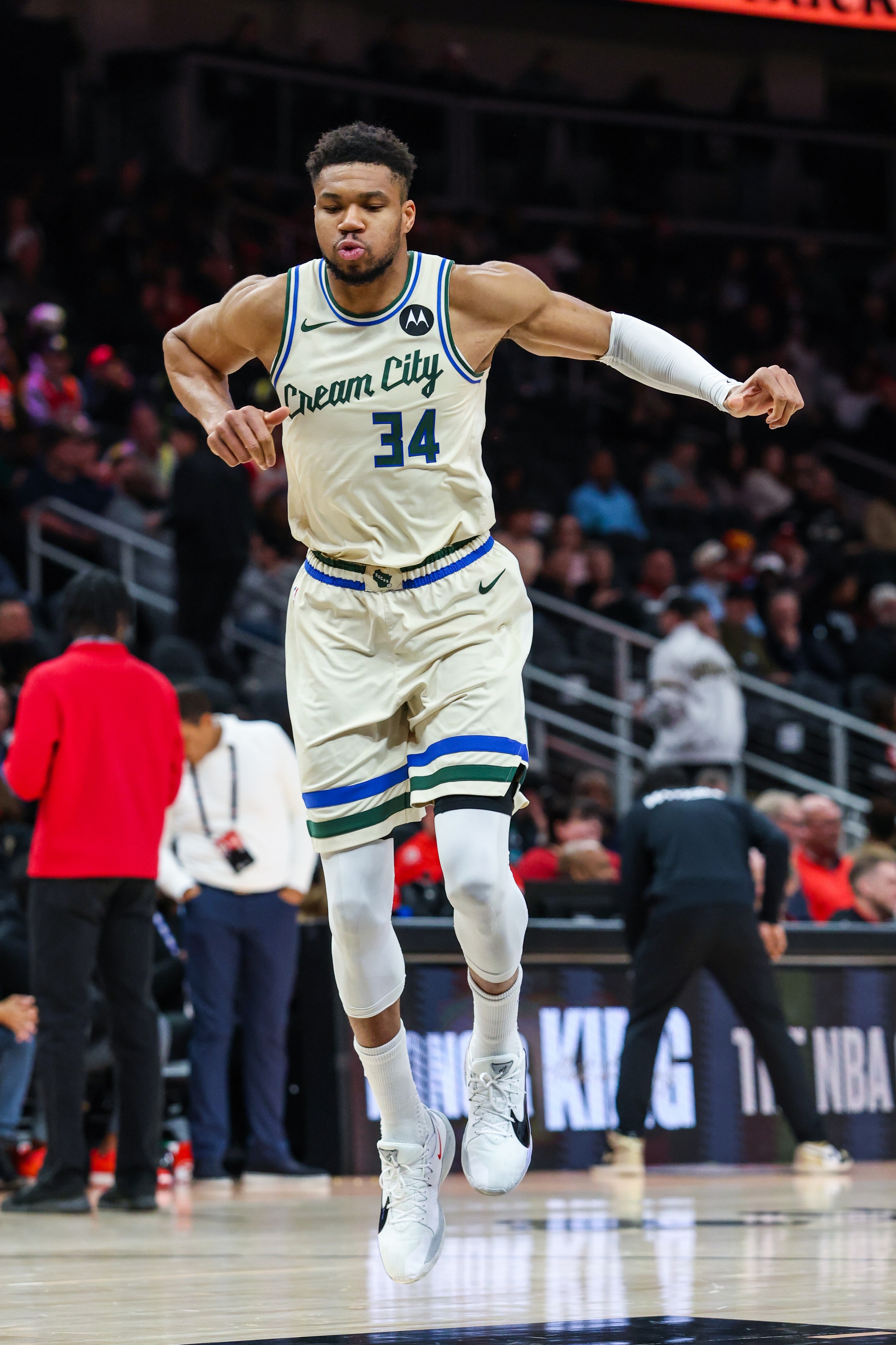 [球迷报道]字母哥：我的一个目标就是十次入选全明星 感谢上帝让我保持健康(图1)