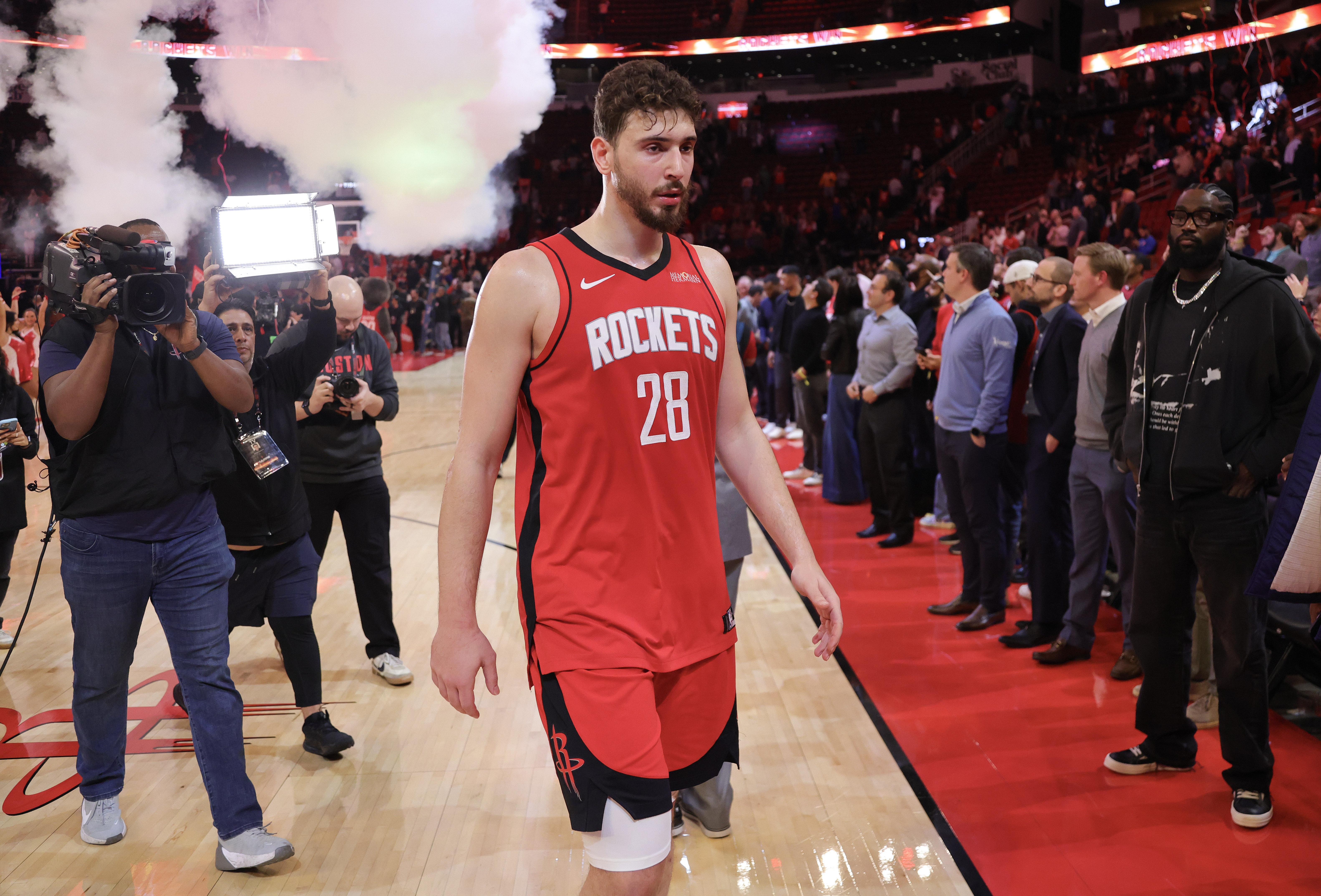 16分逆转！申京：我们永不放弃&希望能够捍卫每个主场 为队友骄傲