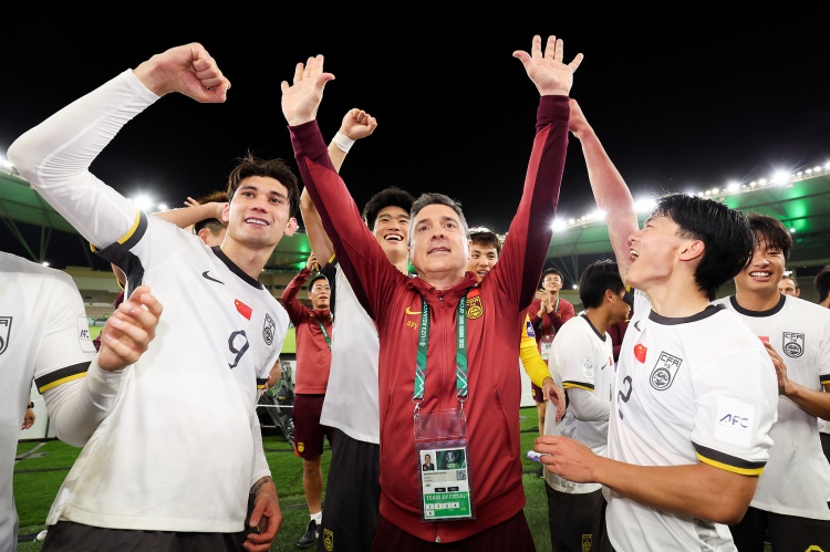 [球迷报道]尊重规律！安东尼奥18年起带U15国足一路栽培 邵佳一曾任领队助教(图1)