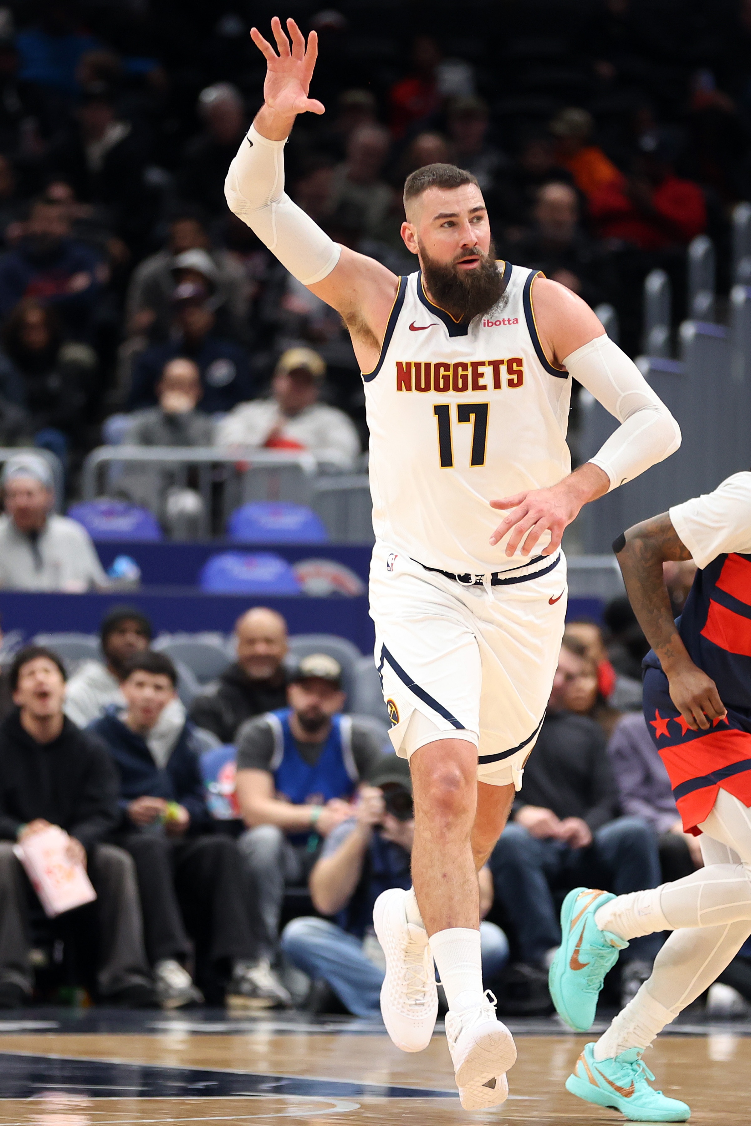 瓦兰谈欧洲篮球与NBA区别：那边更残酷 有些球迷就是奔着打架来的