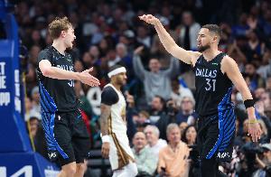 火箭险胜独行侠 调整失误频现