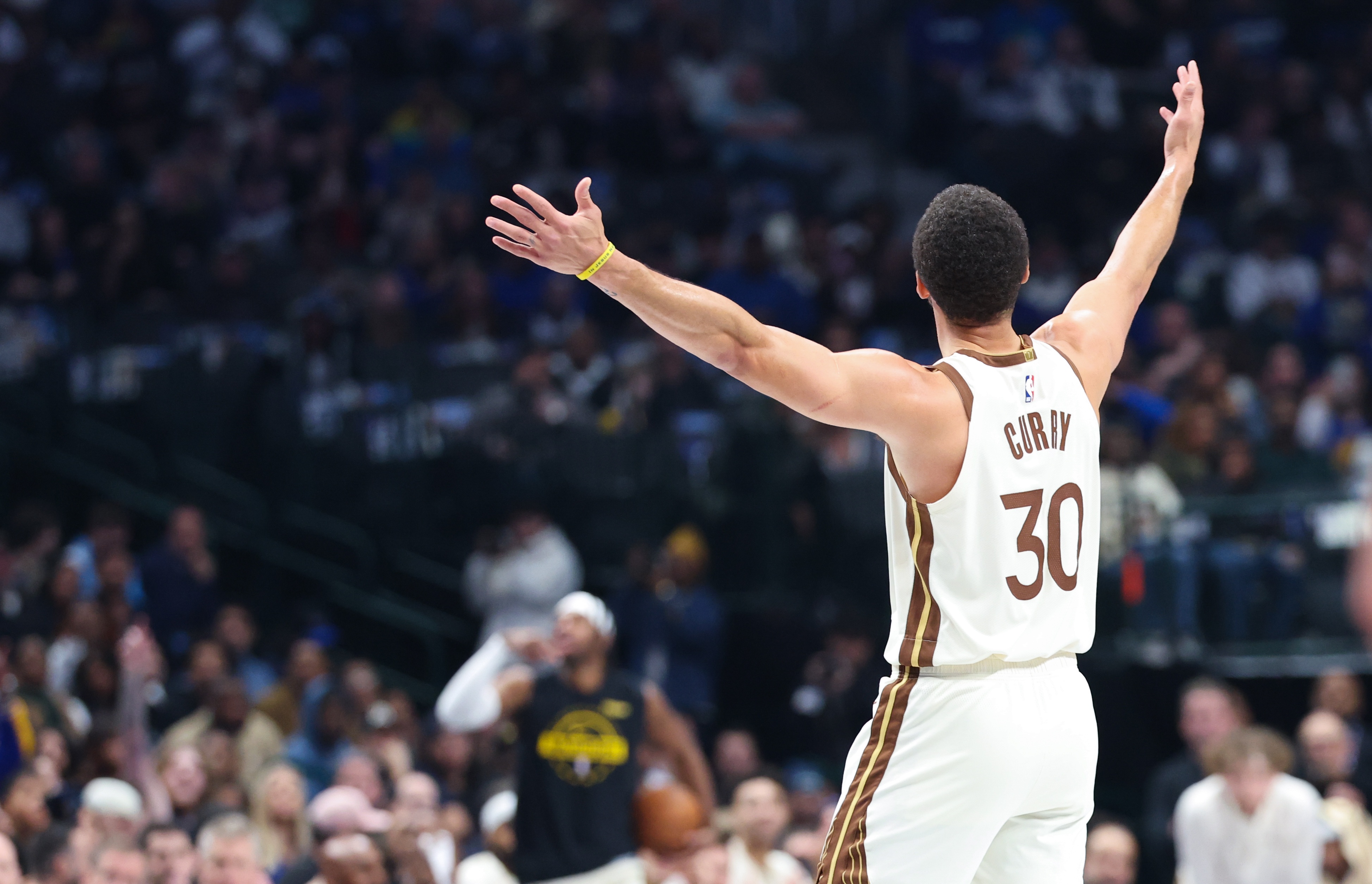 【球迷报道】库里:我不做决策但希望有大事时被征求意见 否则不必懂所有细节(图1) 【球迷报道】库里:我不做决策但希望有大事时被征求意见 否则不必懂所有细节(图1)