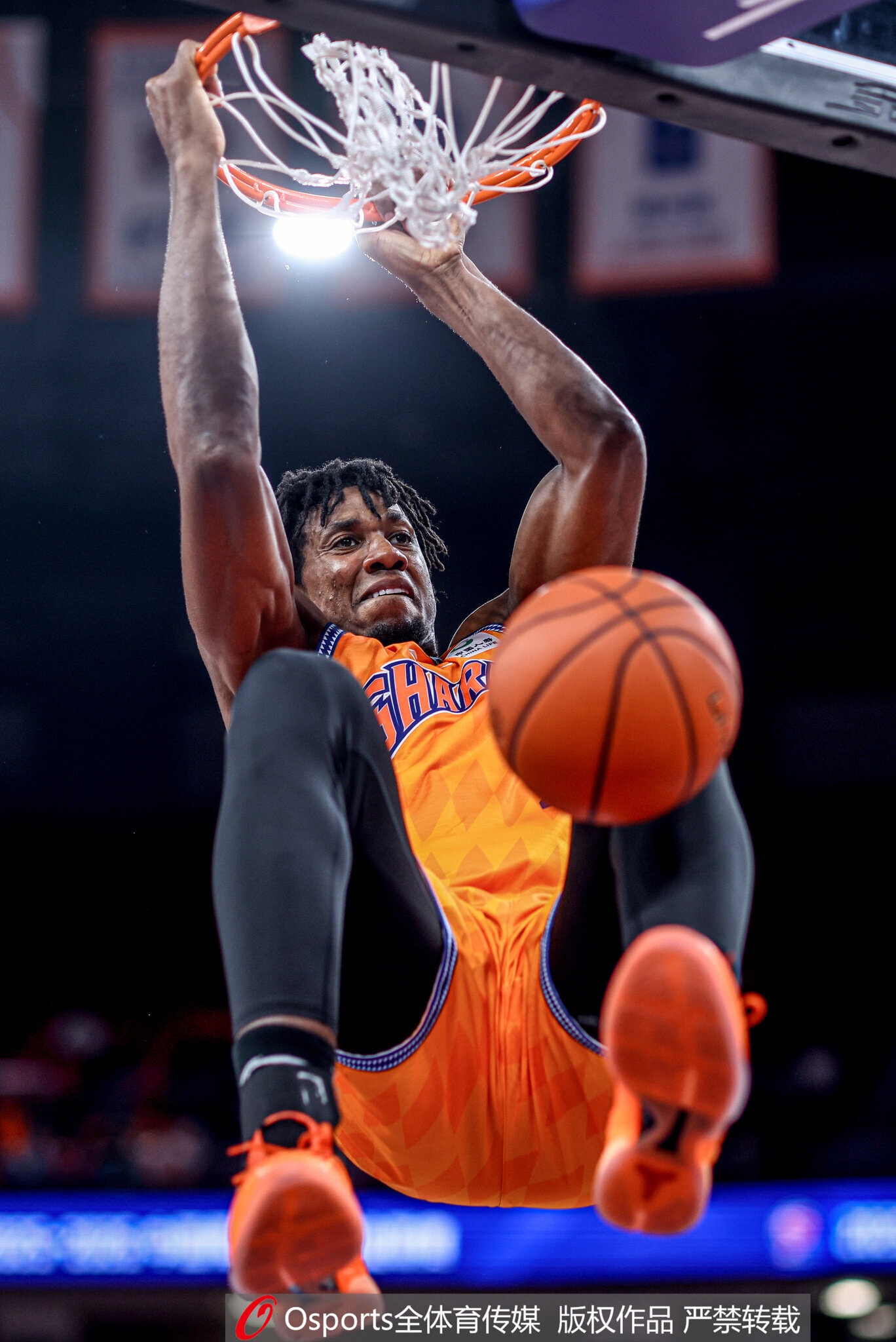 统治内线杀疯了!怀特塞德各种暴扣砍24分18板 正负值+28全场最高