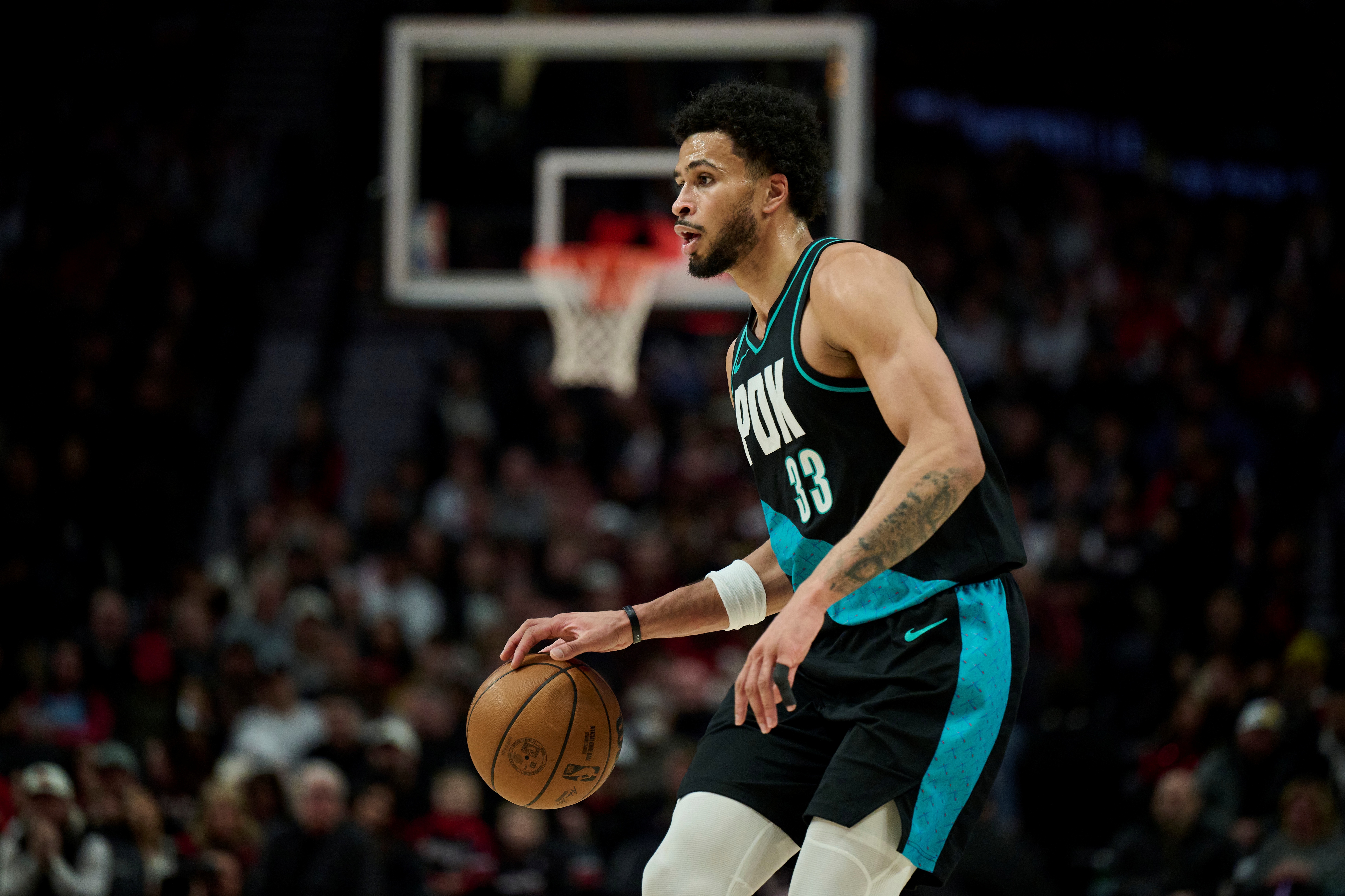 犯规困扰！卡马拉半场11分钟9中4拿到9分3篮板 3次犯规