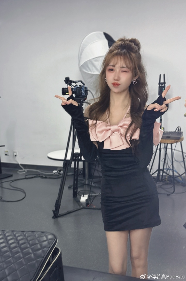 【蜗牛电竞】女主持人Baobao晒照:🎀