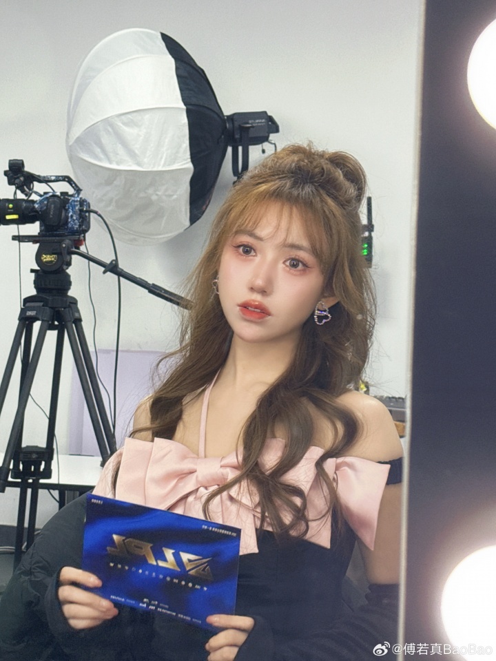 【蜗牛电竞】女主持人Baobao晒照:🎀