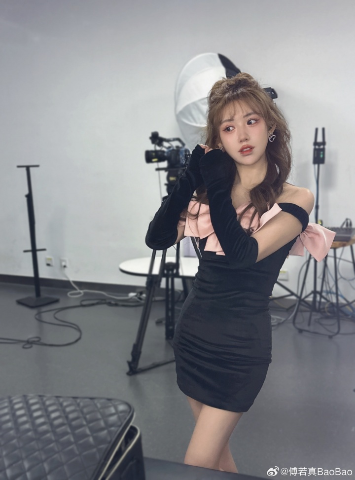 【蜗牛电竞】女主持人Baobao晒照:🎀