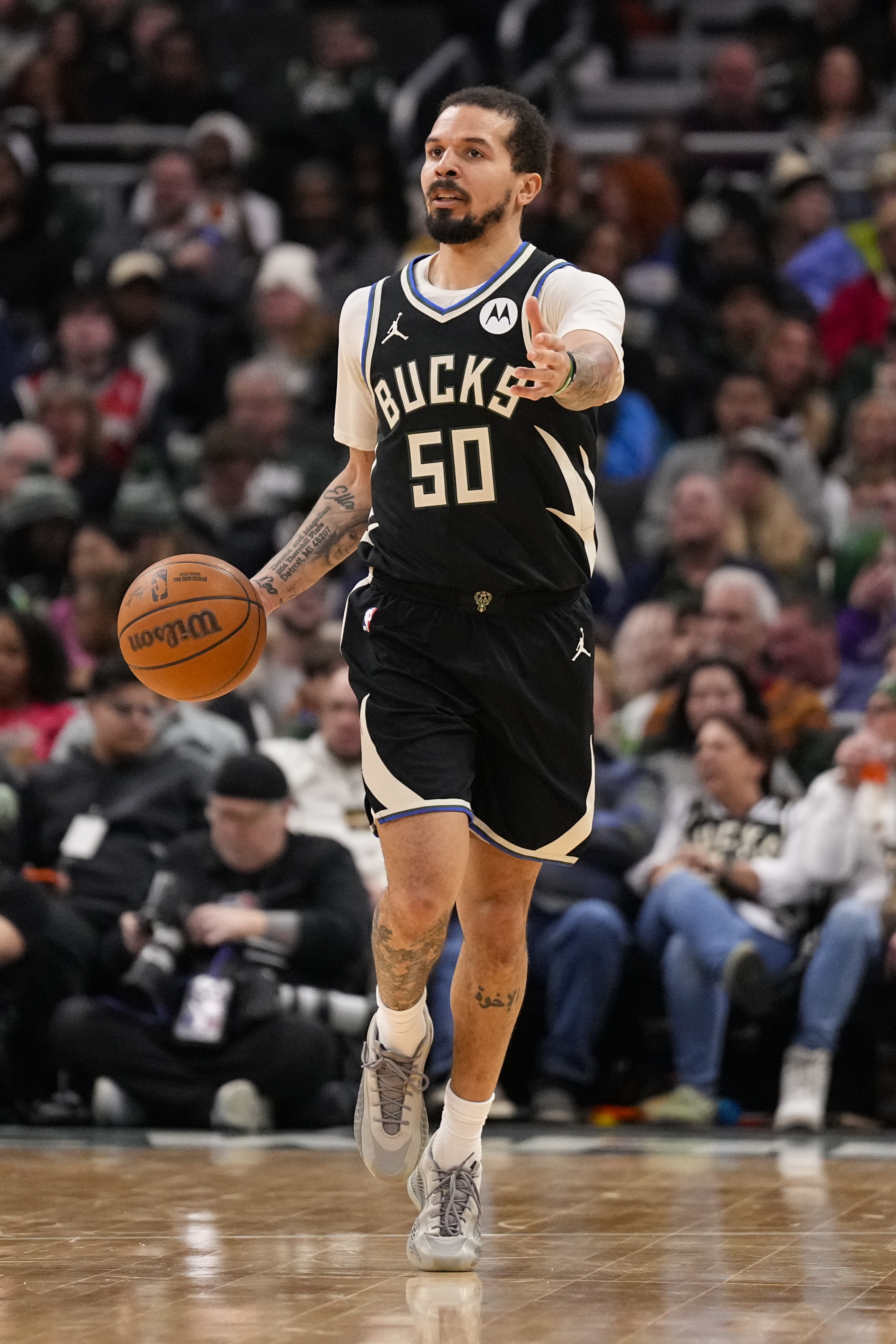 梦游！科尔·安东尼半场10投仅1中拿到3分 三分6中1