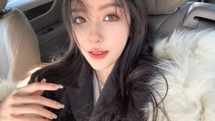 测试的太晚啦！LPL女解说Rita晒照：测试粉丝生物钟