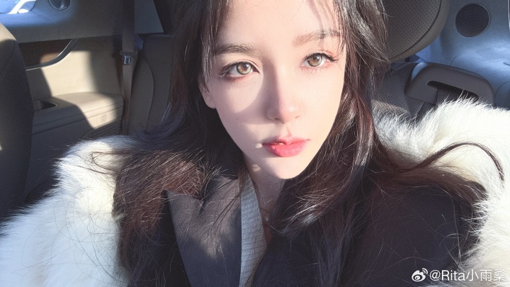 测试的太晚啦！LPL女解说Rita晒照：测试粉丝生物钟