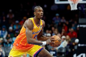 迪亚巴特表现抢眼，黄蜂险胜马刺取得六连胜