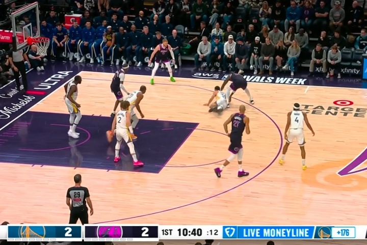 [NBA]20断咋来的？库里抢断后鱼跃救球 波杰姆飞扑2米抢断赢球权(图1)