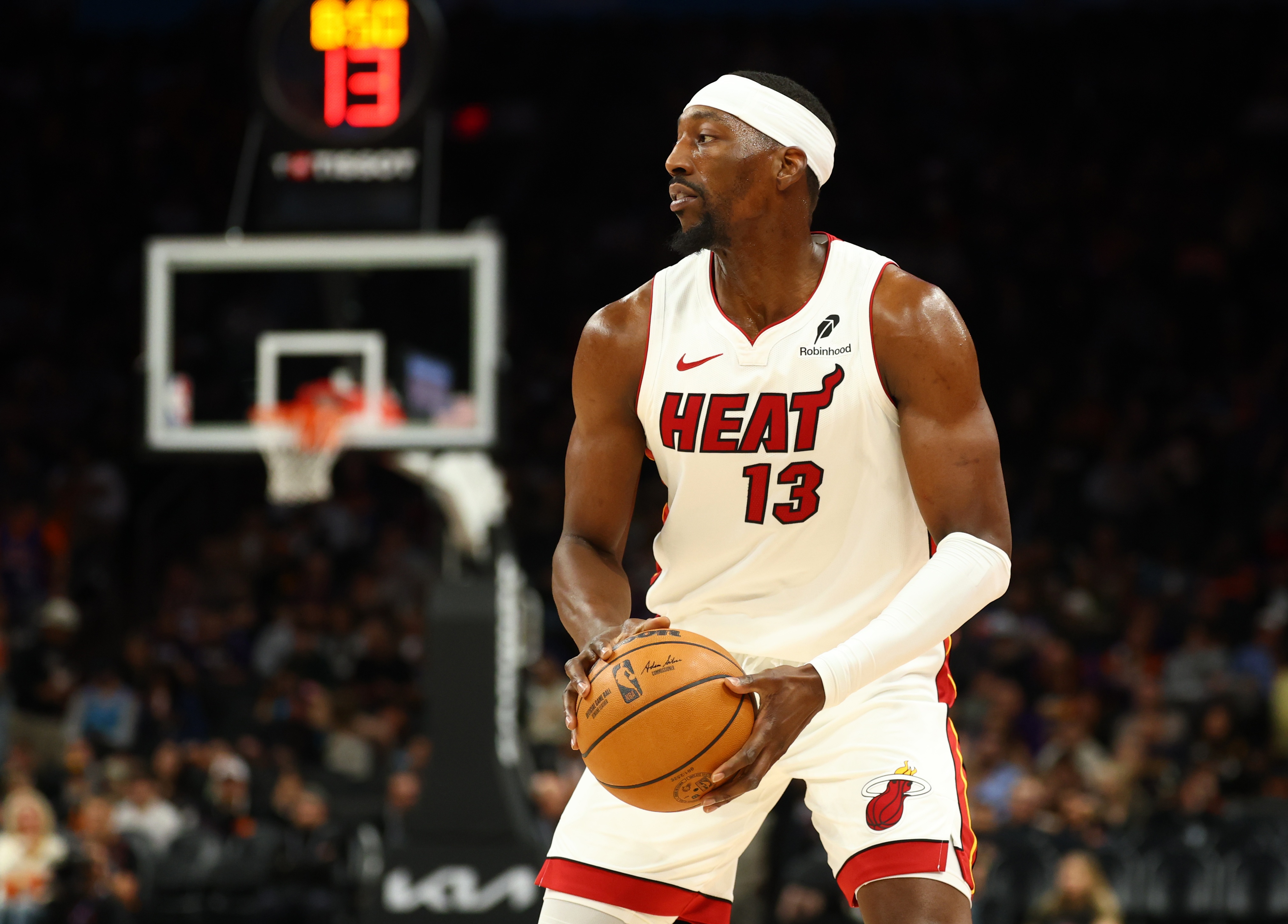 你是主攻！阿德巴约半场10中5&三分4中2砍下14分6板