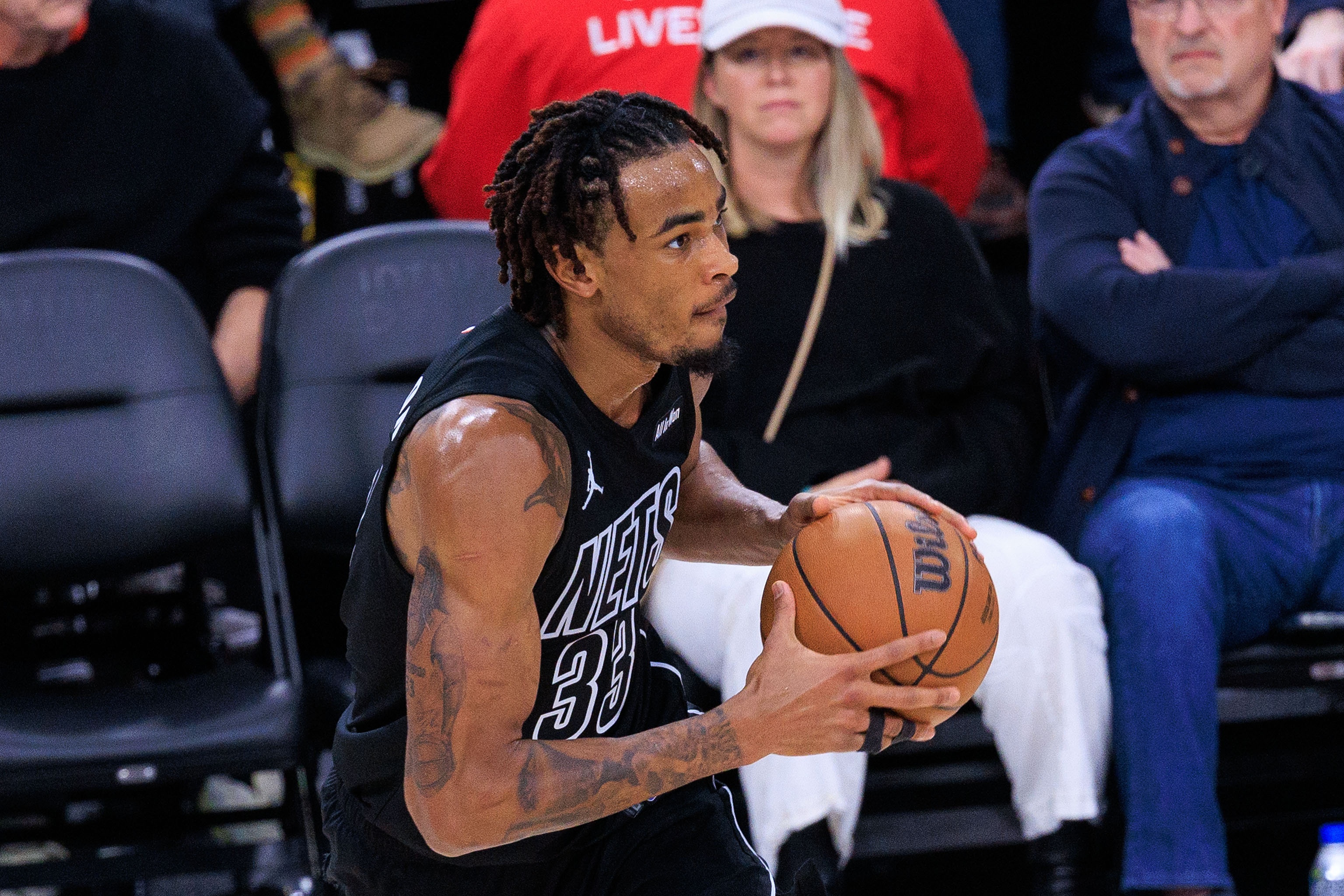 克拉克斯顿：我们真的不能再以50分输球了 这种惨败太打击士气