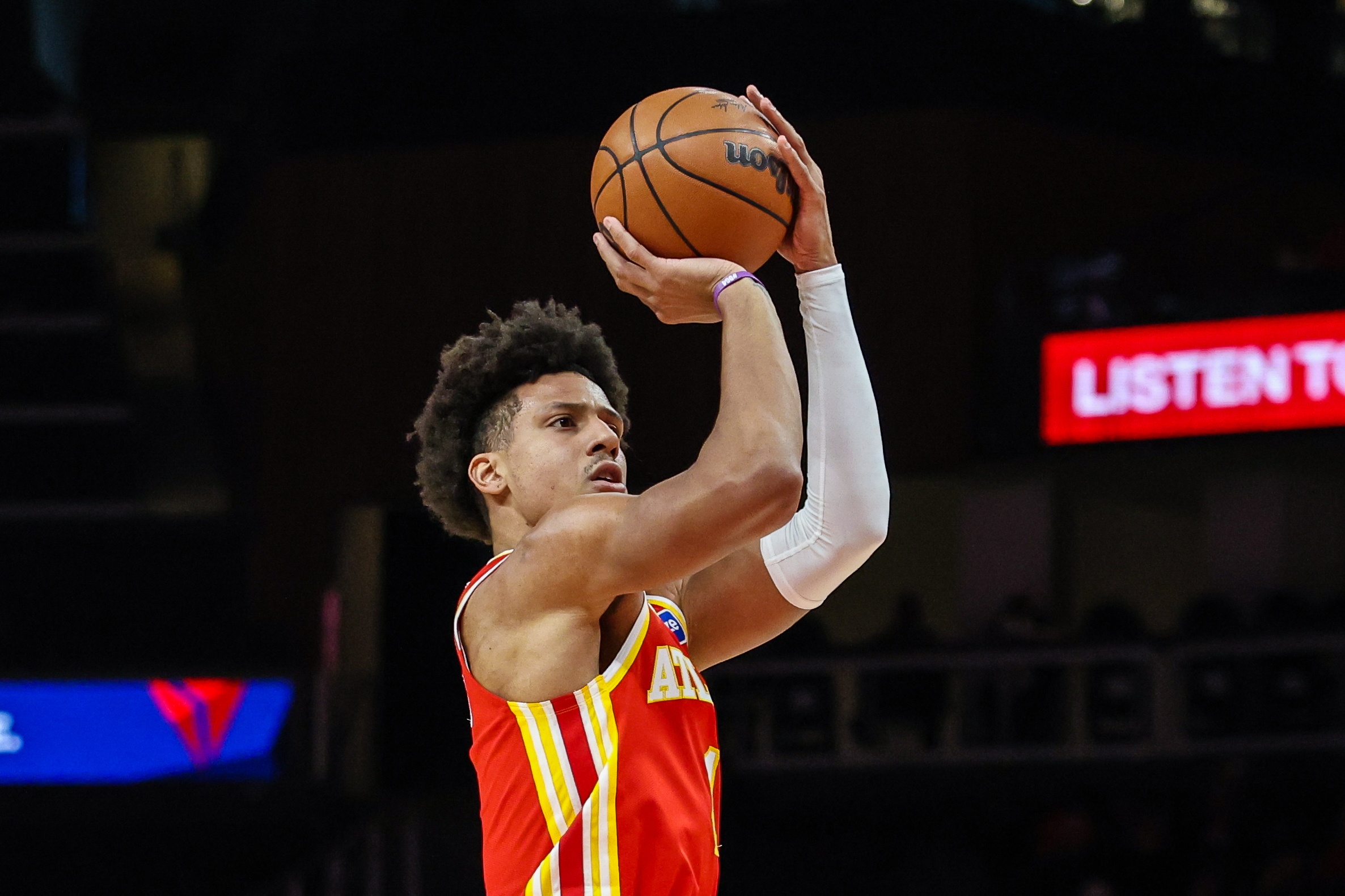 [精彩资讯]记者：老鹰建队有点穷人版24绿军的意思 接下来要针对性阵容升级(图1)