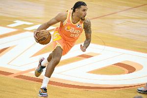 骑士大胜开拓者，泰森表现抢眼